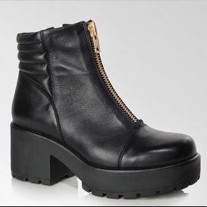 Black Leather Vagabond Boot with Gold Zip